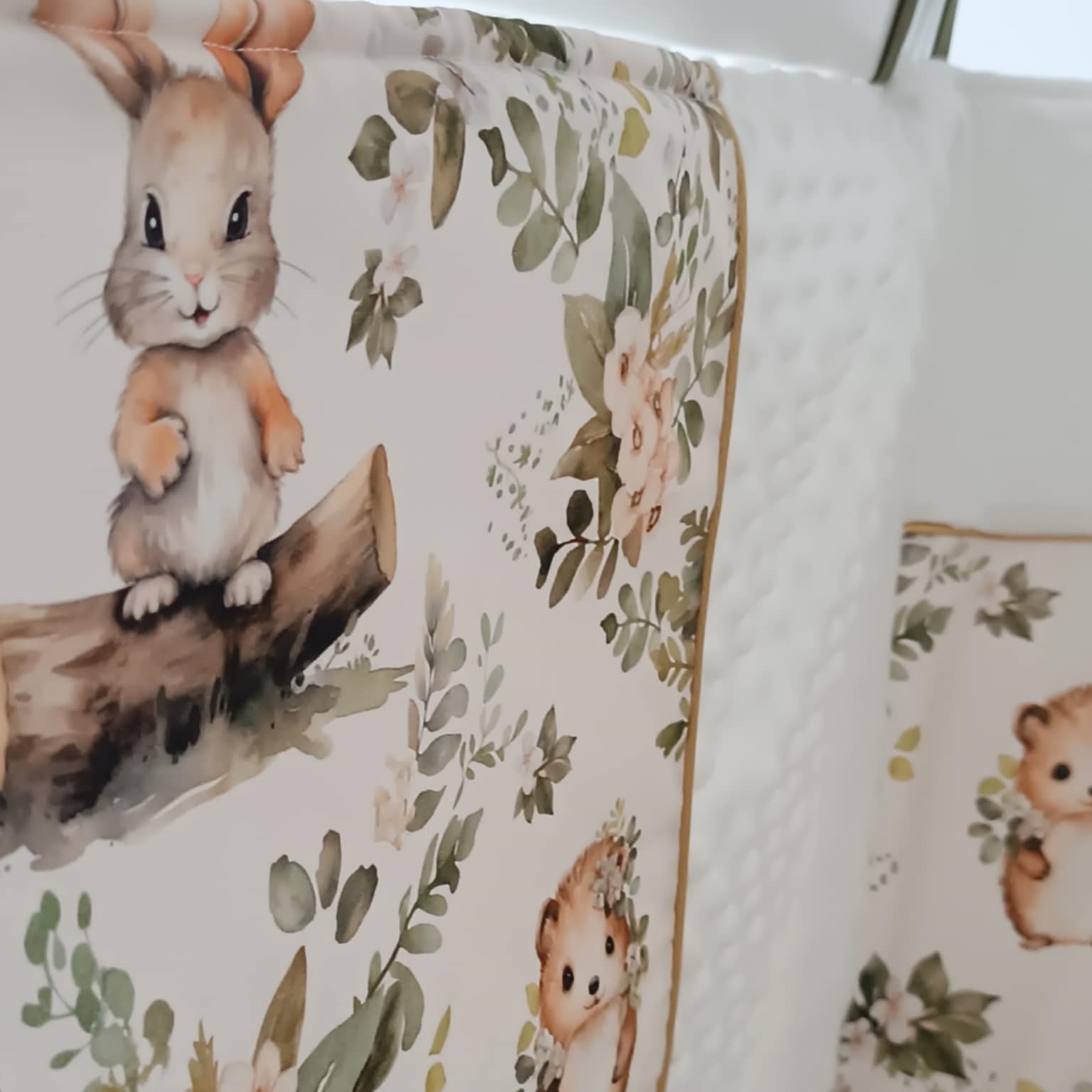 tour de lit bébé foret enchantée lapin hérisson