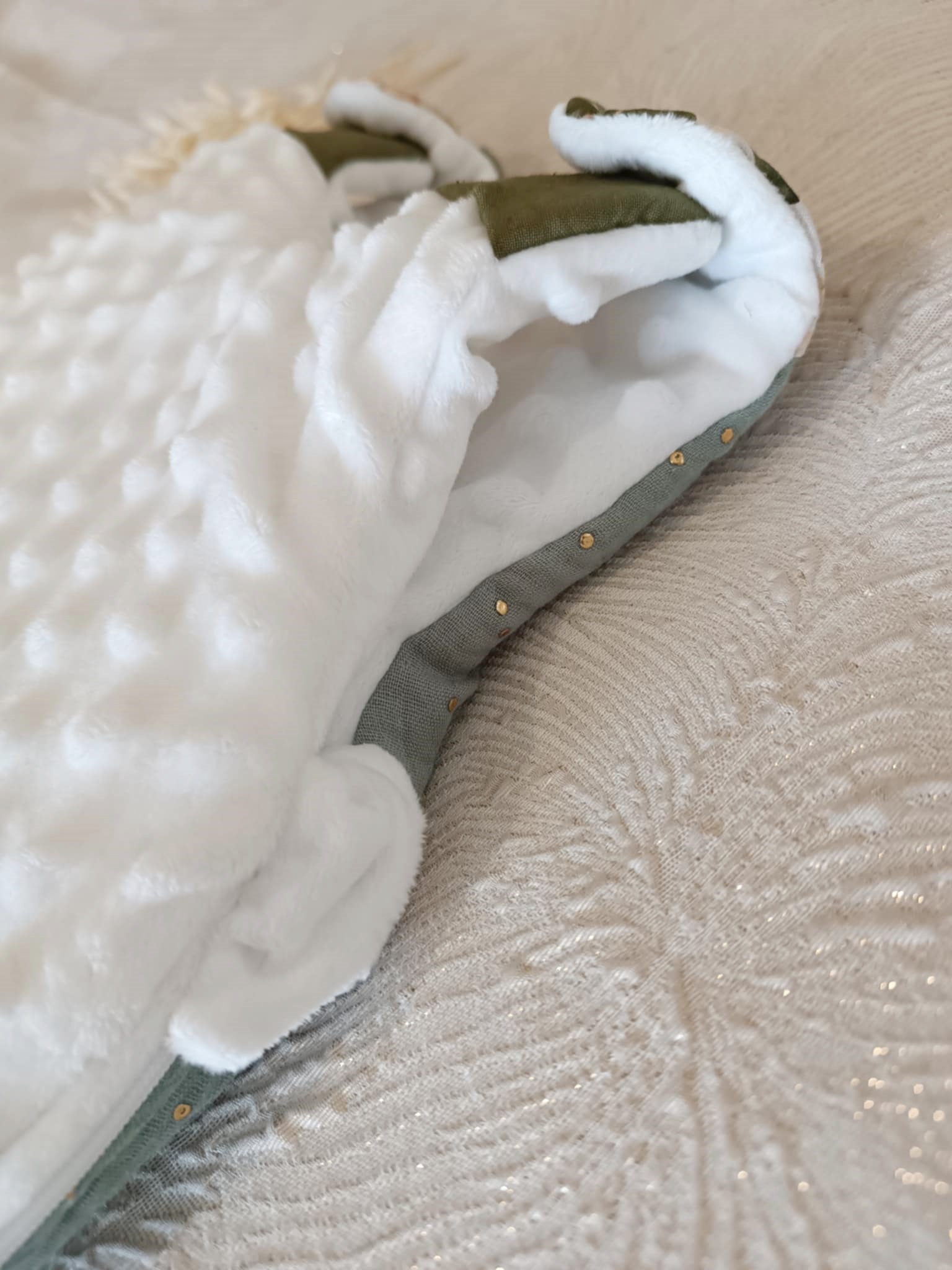 gigoteuse naissance lapin hérisson fait main vert blanc