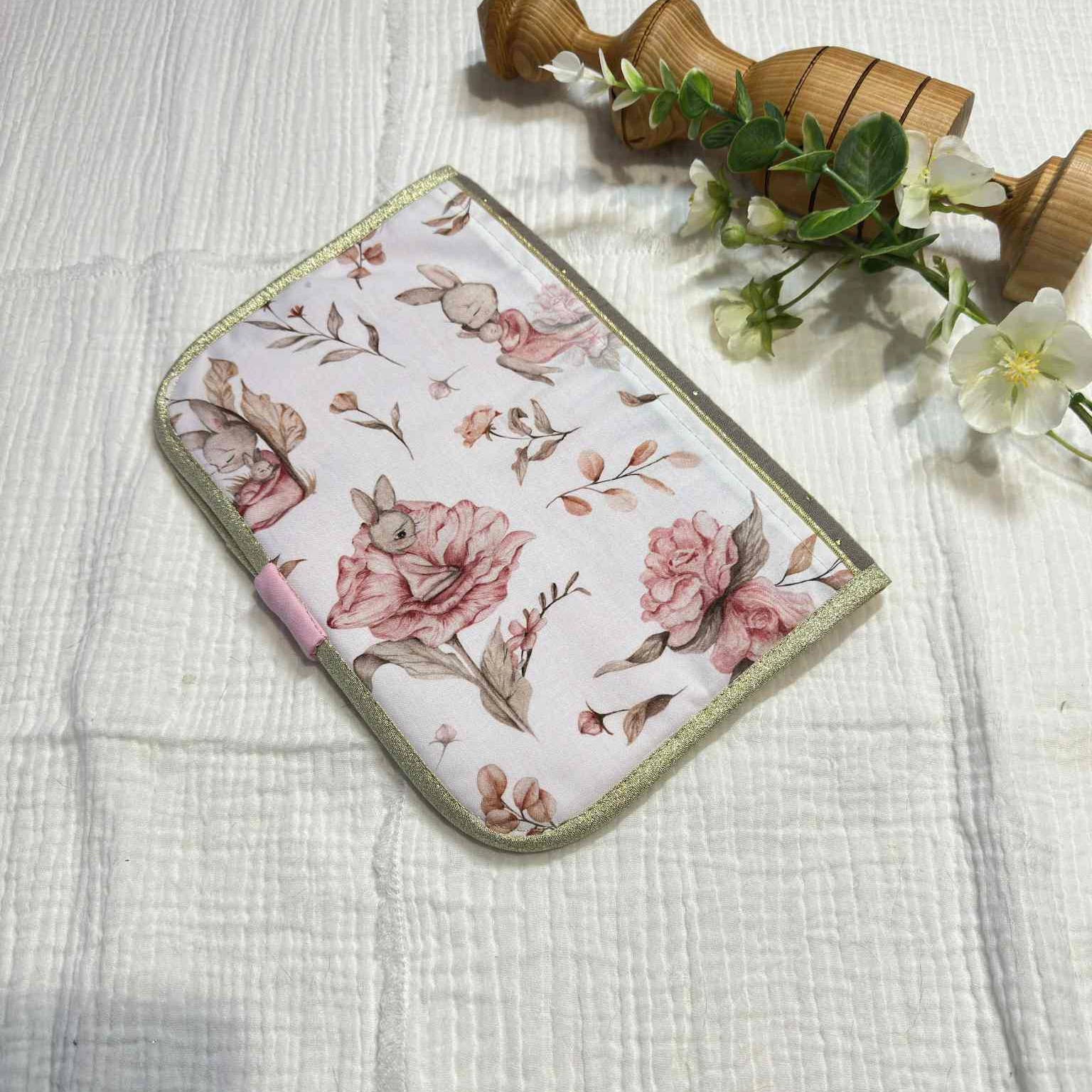 carnet de santé fille personnalisé lapin rose made in france câlin poudré