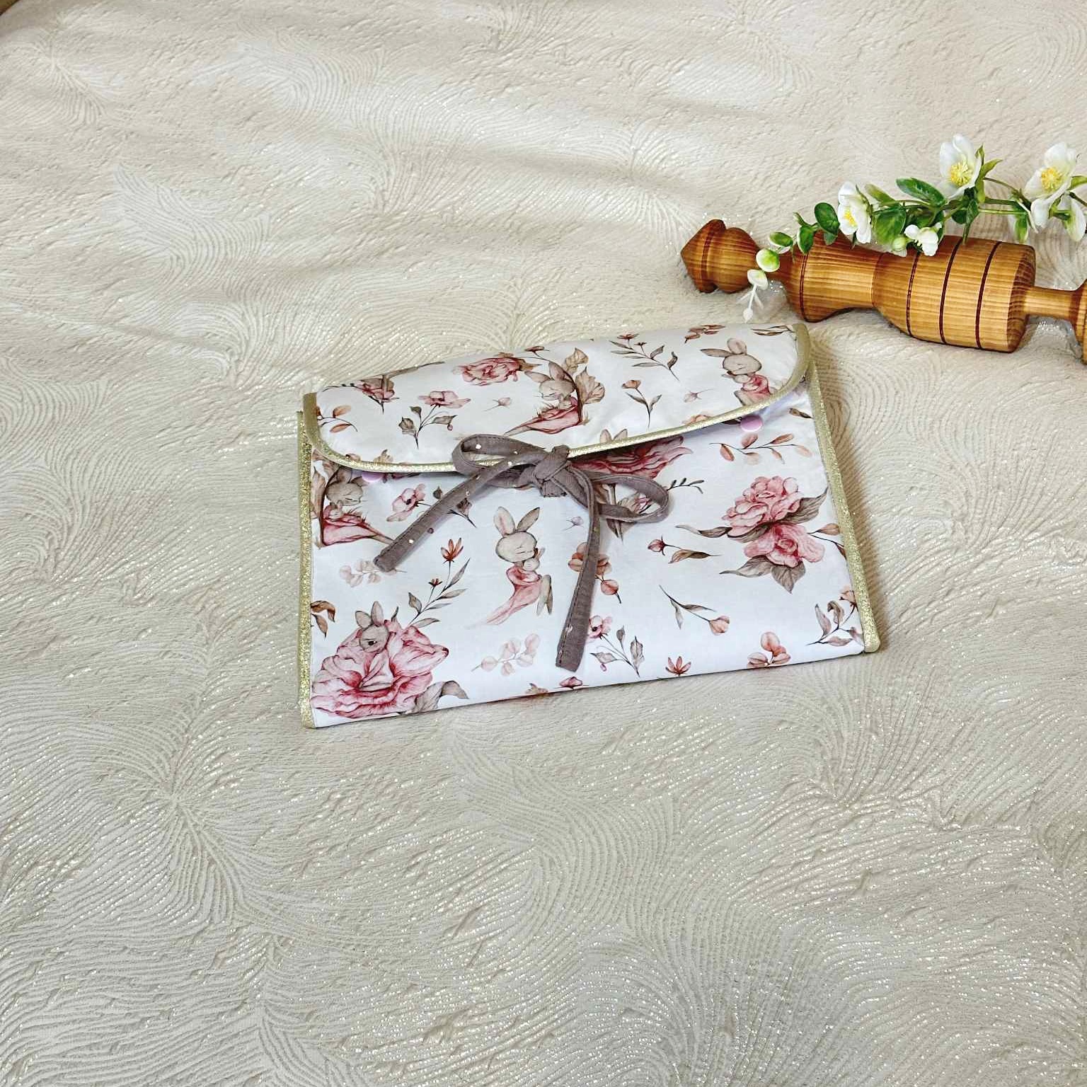 tapis à langer nomade imperméable lapin câlin poudré made in france