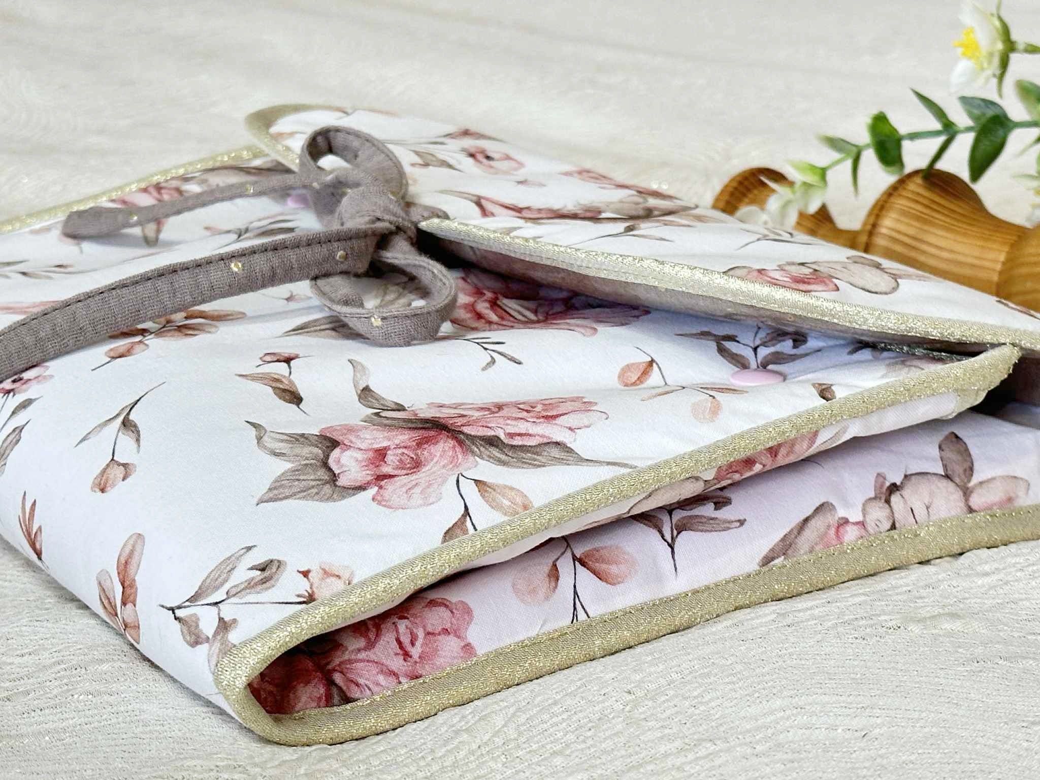 cadeau naissance made in france tapis à langer câlin poudré