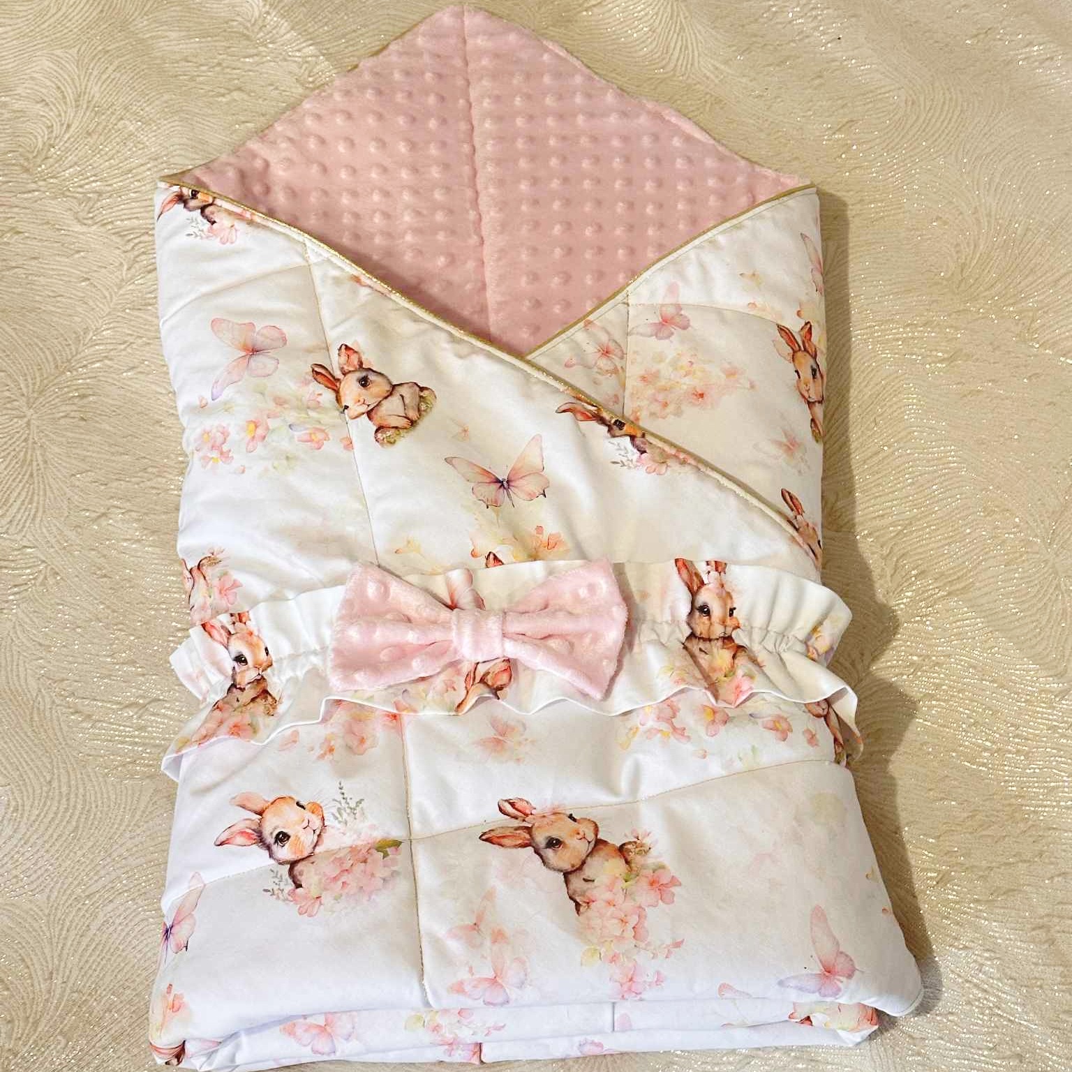 couverture emmaillotage bébé fille lapin rose artisanal