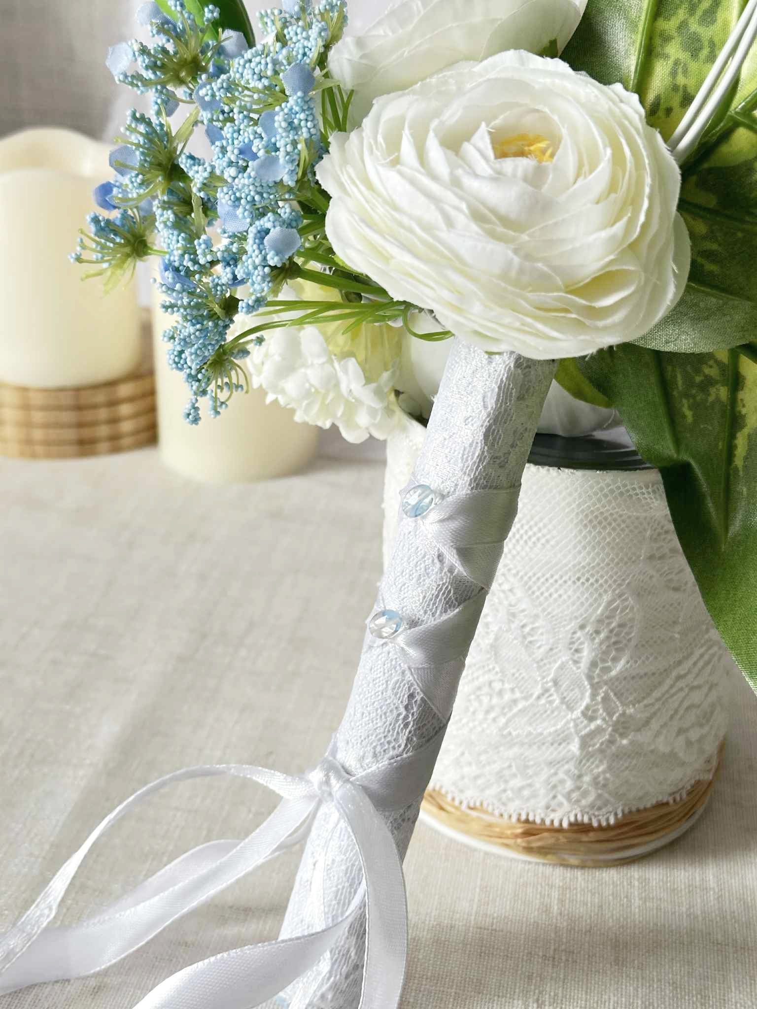 bouquet de mariée rond lys renoncules bleu pastel blanc fleurs artificielles