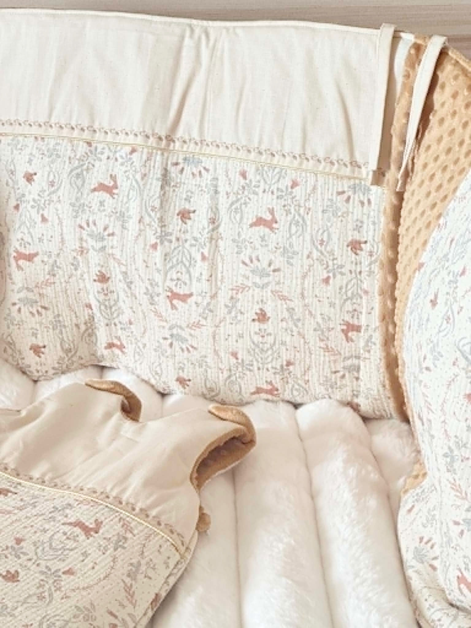 décoration chambre bébé mixte lapin beige Le jardin secret