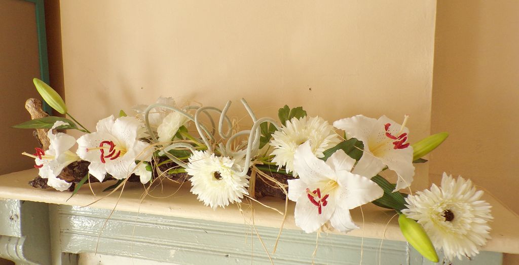 Centre de table mariage fleur artificielle blanc bois
