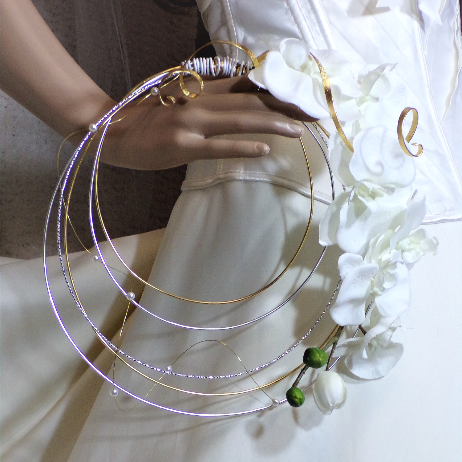 Bouquet de mariée Orchidée fil aluminium rond original
