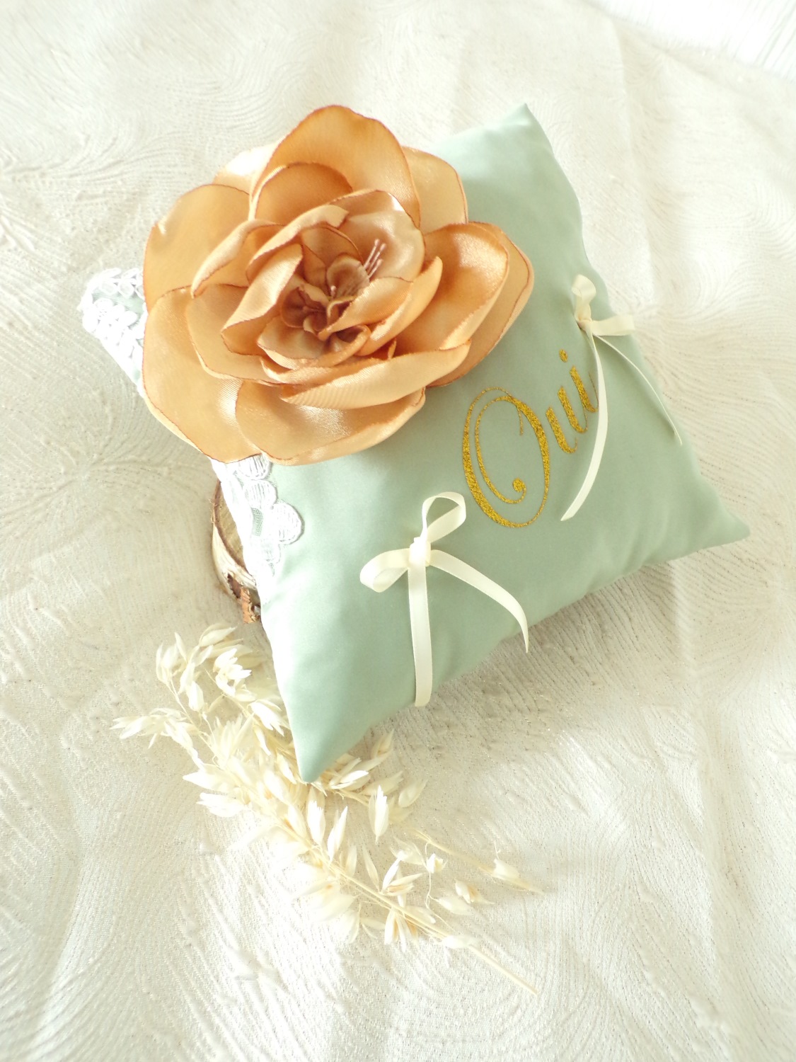 coussin alliances mariage vert amande saumon dore