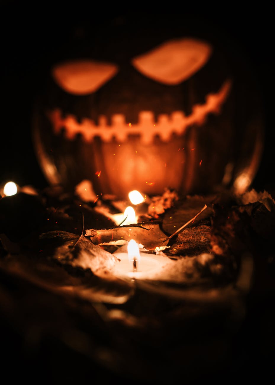 jack o lantern avec bougies allumees