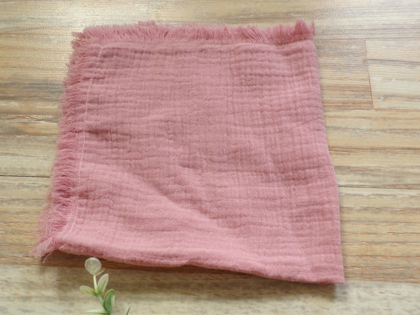 Serviette de table gaze de coton à franges rose-douce-fantaisie
