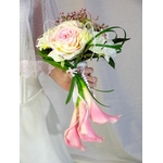 Bouquet de mariée tombant rose blanc arum