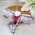 accessoire mariée dentelle plume personnalisé bordeaux