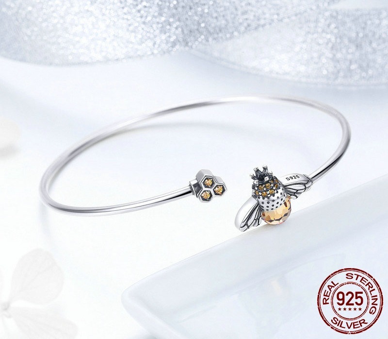 Bracelet argent sur la reine des abeilles