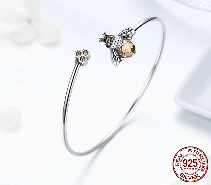 Bracelet argent sur la reine des abeilles