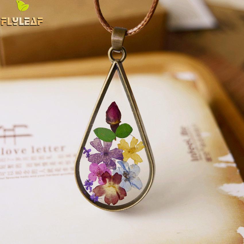 Collier Corde à Pendentif Harmonie De Fleurs Séchées