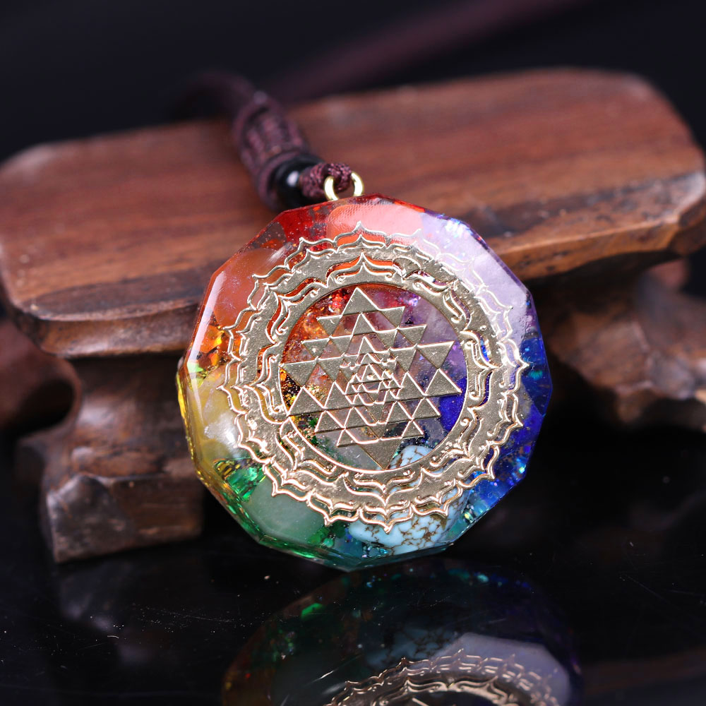 Pendentif-Orgonite-sri-yantra-7-chakras-harmonie-www-etoileharmonie-fr