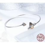 Bracelet argent sur la reine des abeilles