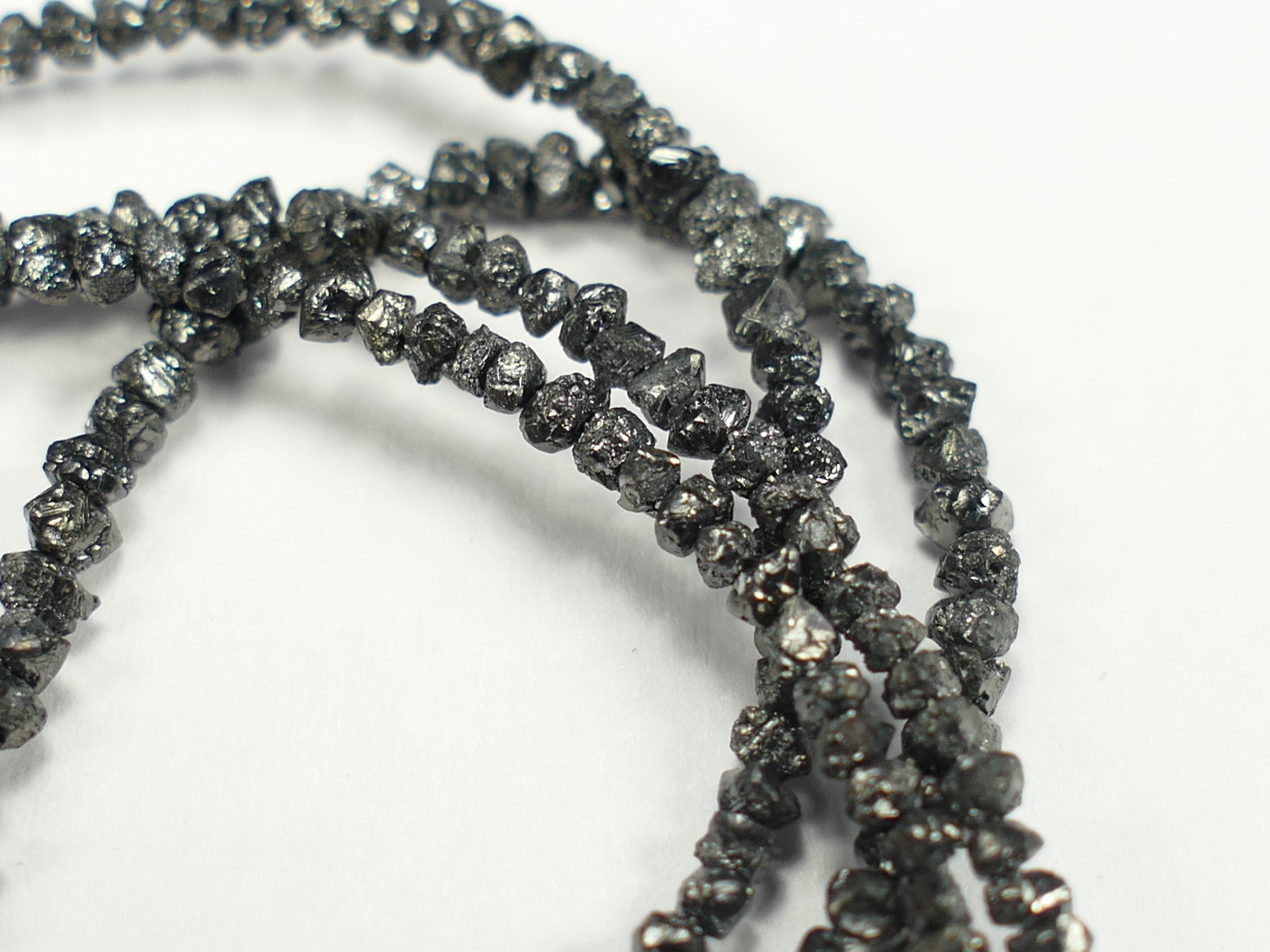 Perle noire avec perforation (x50) REF/3923