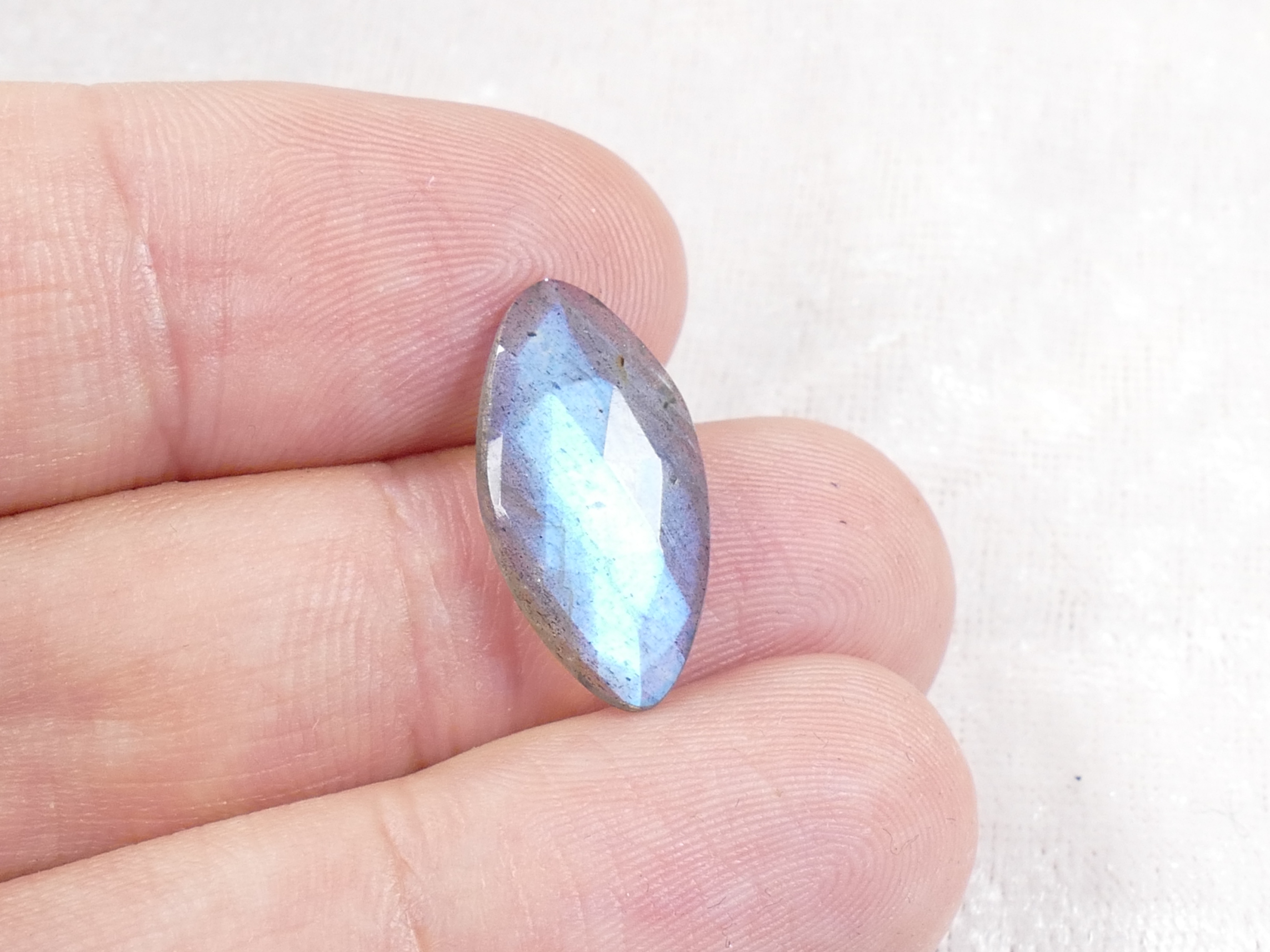 Taille rose labradorite bleue naturelle Madagascar