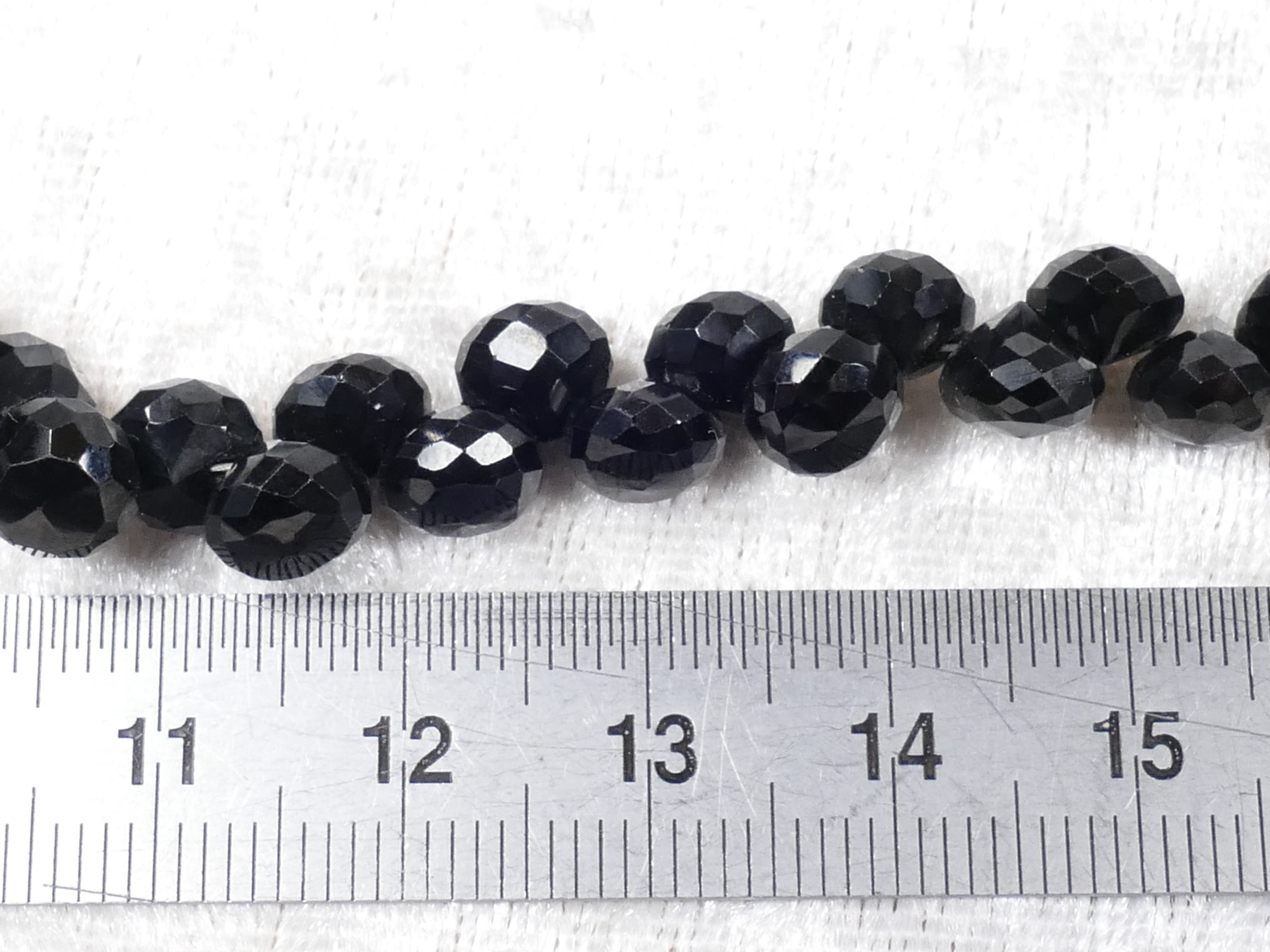 Spinelle noir naturel facettée oignon thailande perle