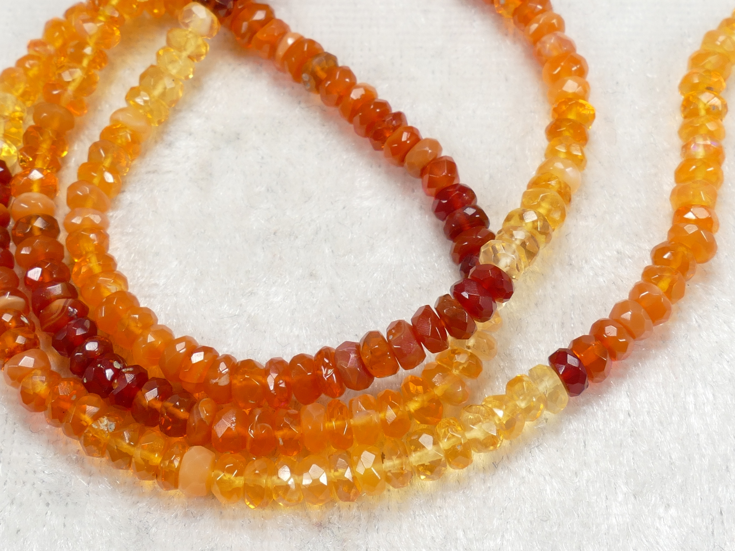Collier En Perles Brutes D'opale De Feu Noire Du Welo, 73 Carats, Longueur 17,5 Pouces, Pierres Naturelles
