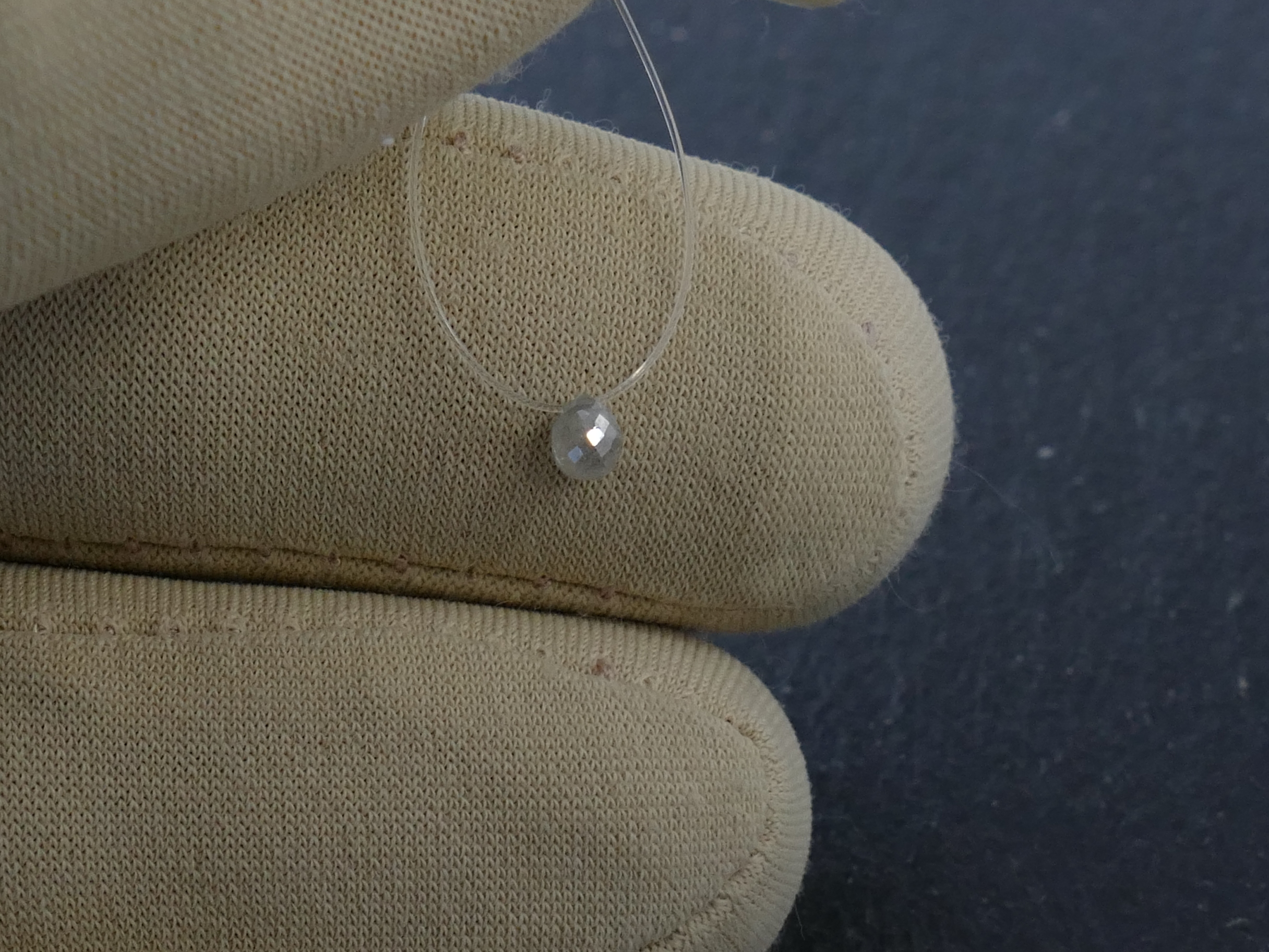 perle de diamant naturel goutte facettée