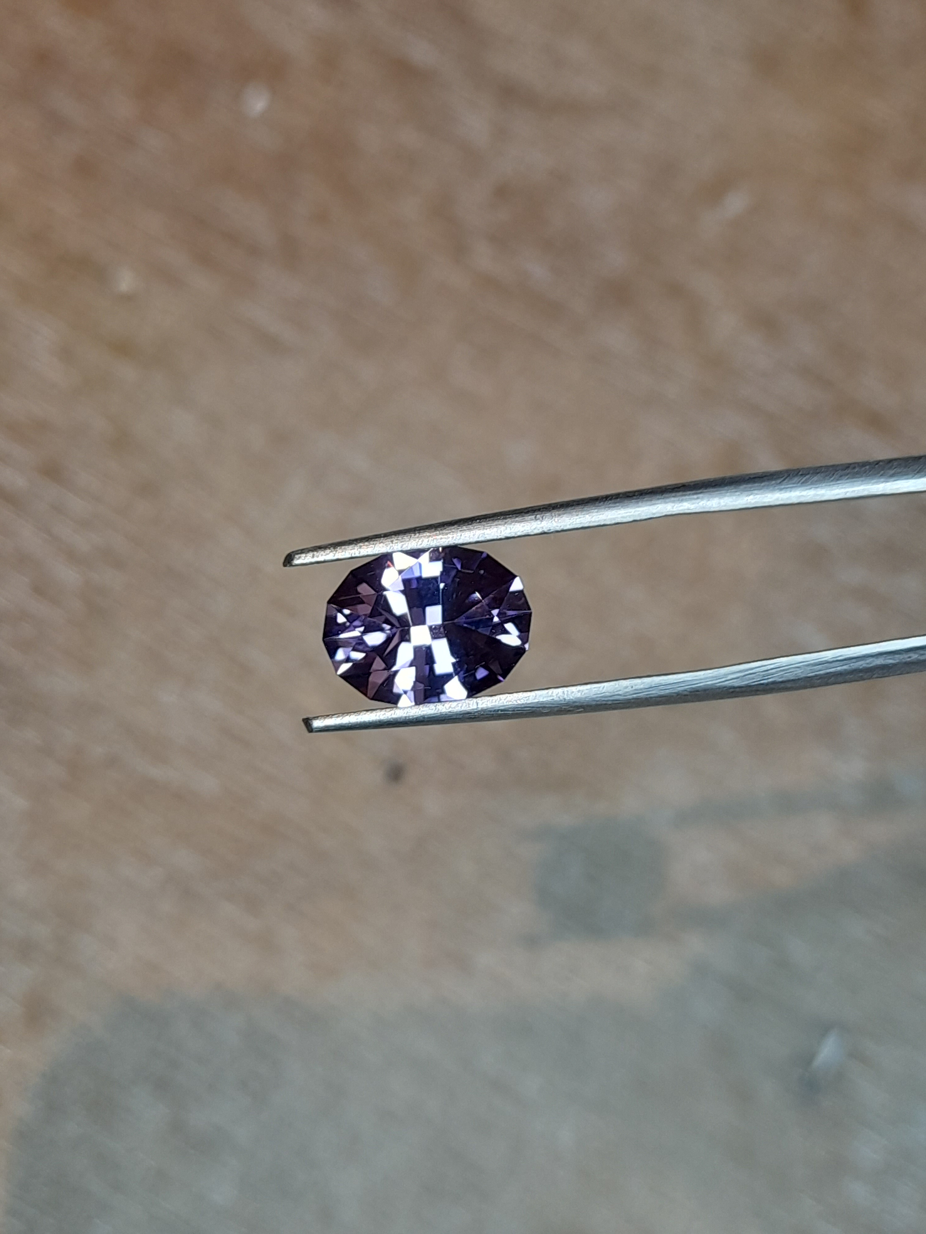 Améthyste naturelle 2.06ct en ovale Natural amethyst precision cut in oval