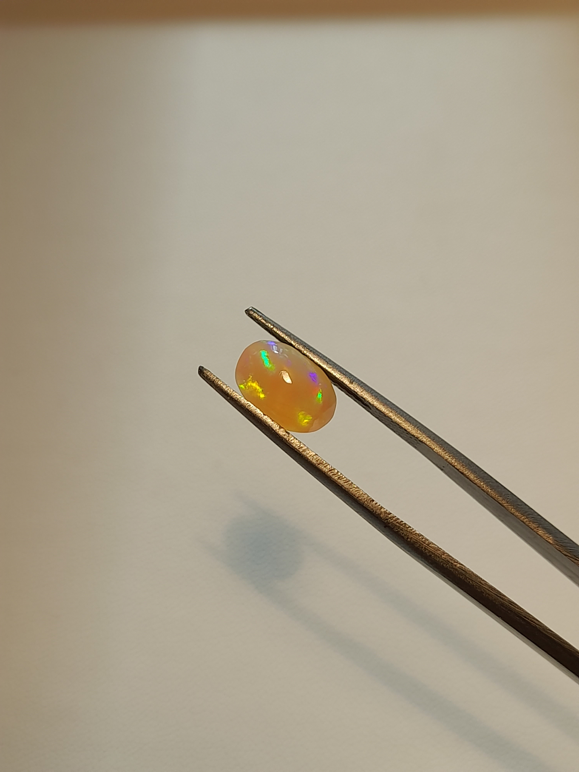 Natural Ethiopian Opal Welo oval cabochon Opale naturelle Ethiopie