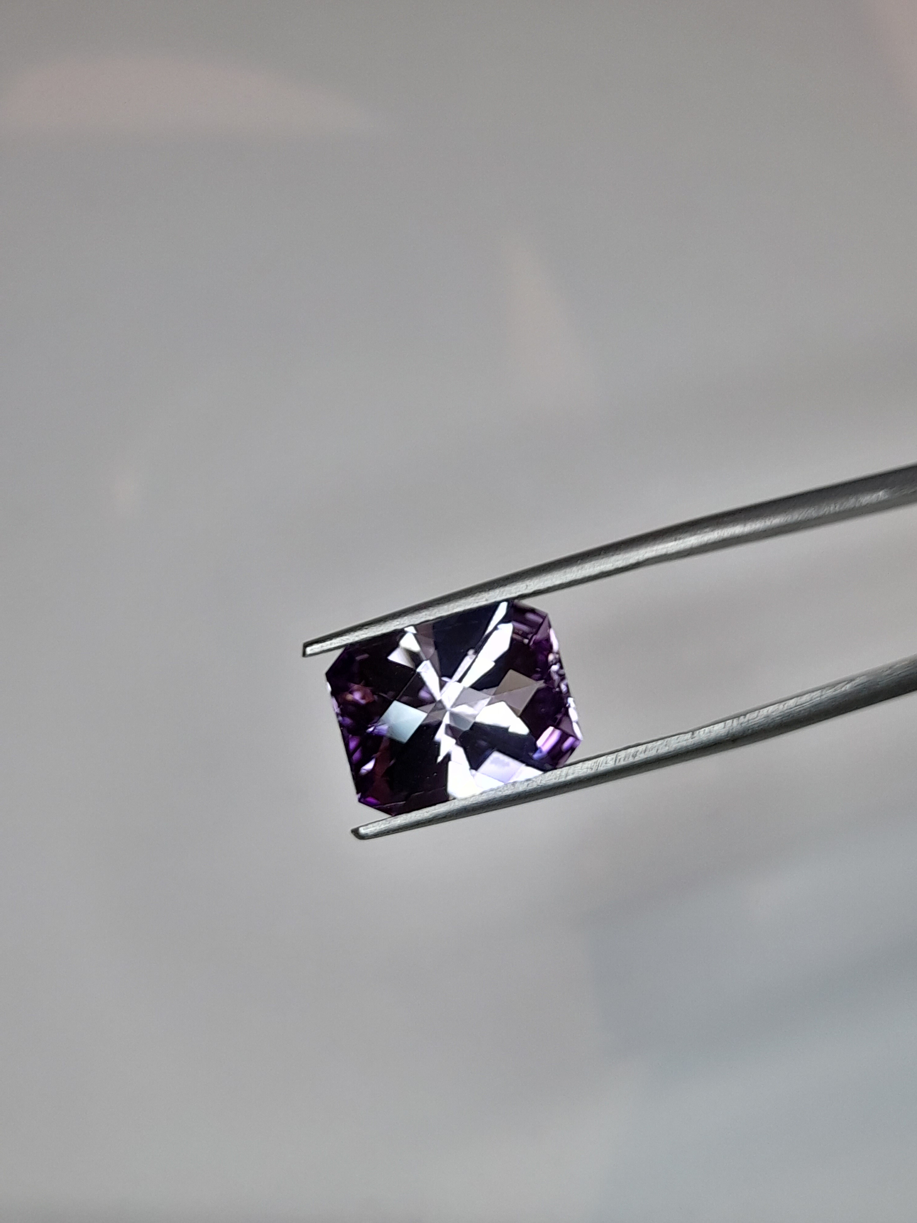 Natural Amethyst 4.5ct Octogon checker faceted in France Améthyste naturelle en damier