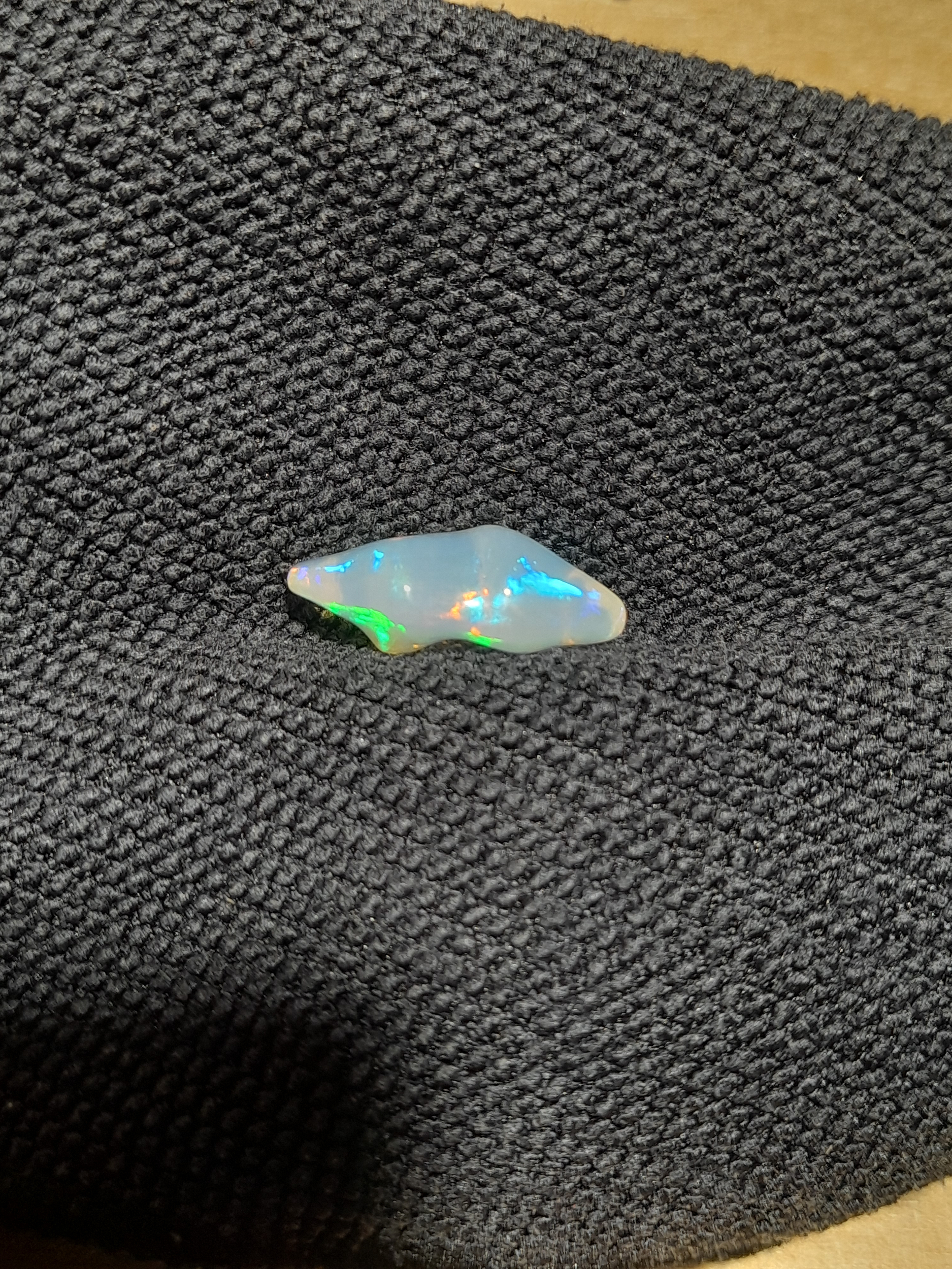 Natural Ethiopian Opal 9.4ct smooth irregular shape multicolor Opale naturelle Ethiopie