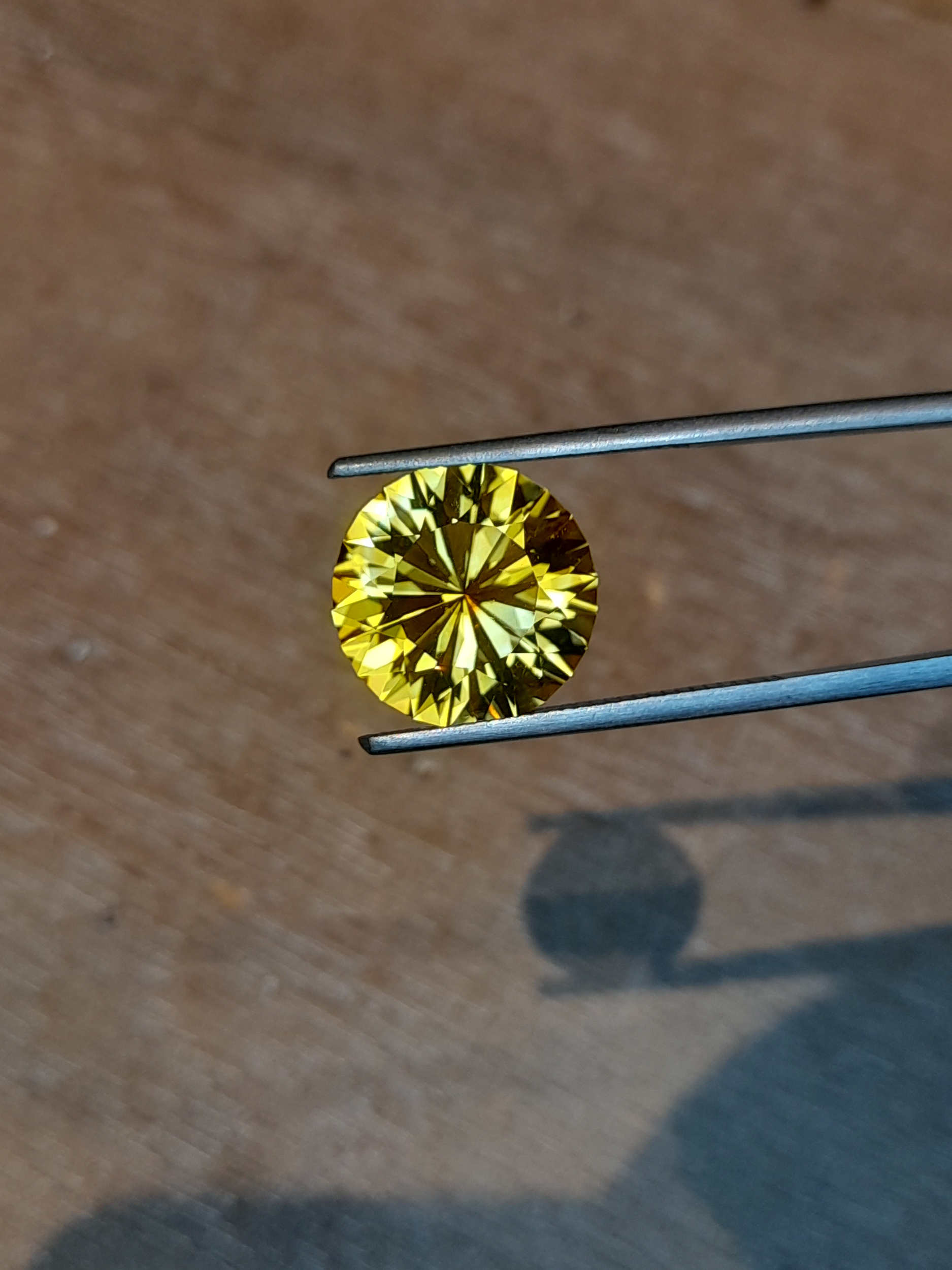 Citrine naturelle intense 7.15ct rond brillant raffiné Natural intense Citrine refined round brilliant