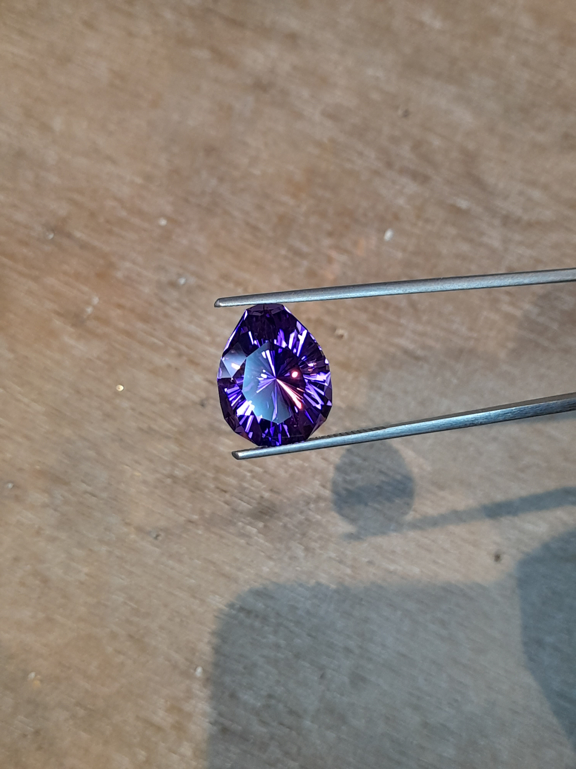 Natural amethyst 13.82ct in snake head Améthyste naturelle facettée tête de serpent