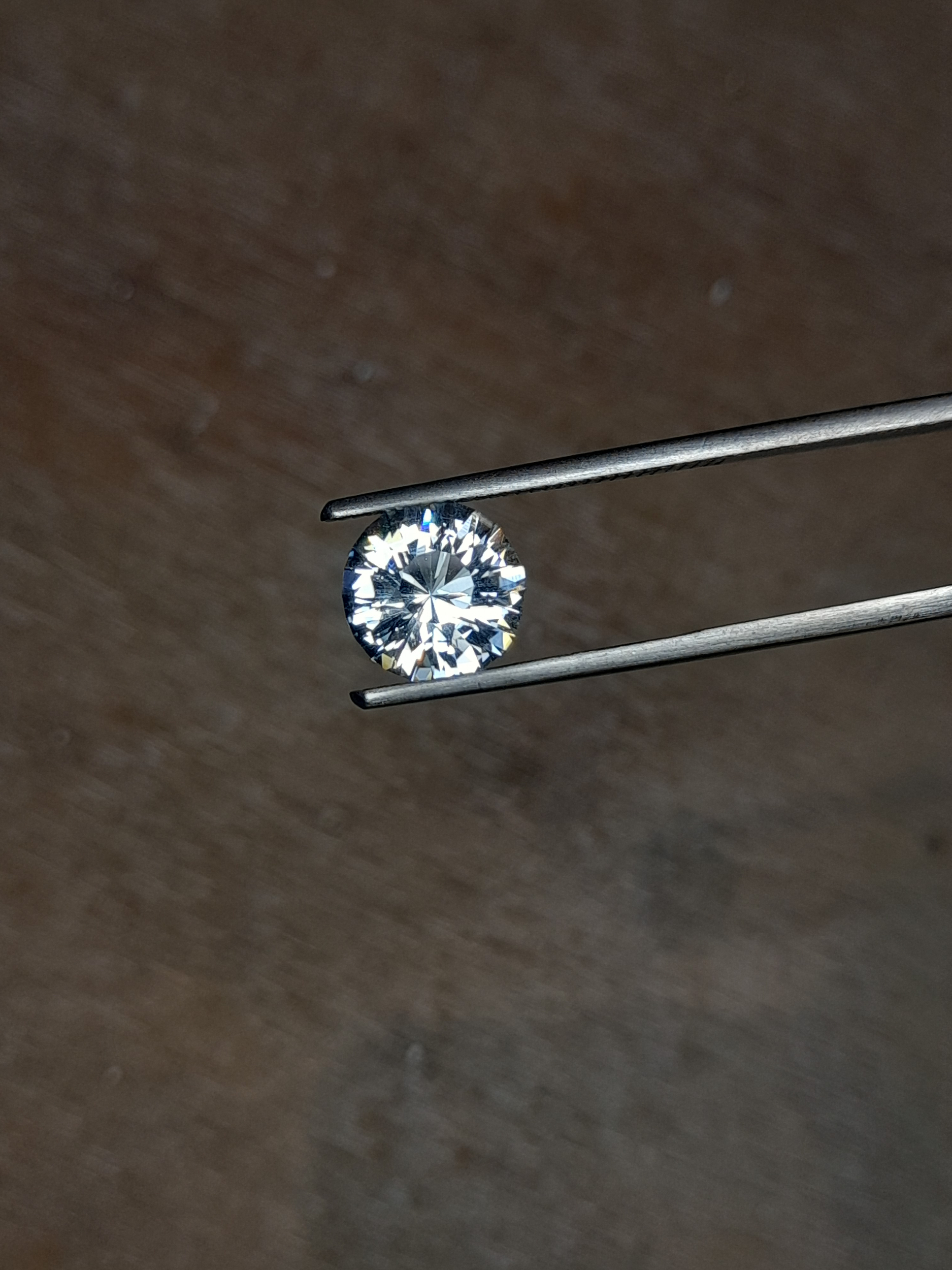 Aigue-marine naturelle bleu clair 3.25ct en rond motif aztèque Natural Aquamarine blight blue round