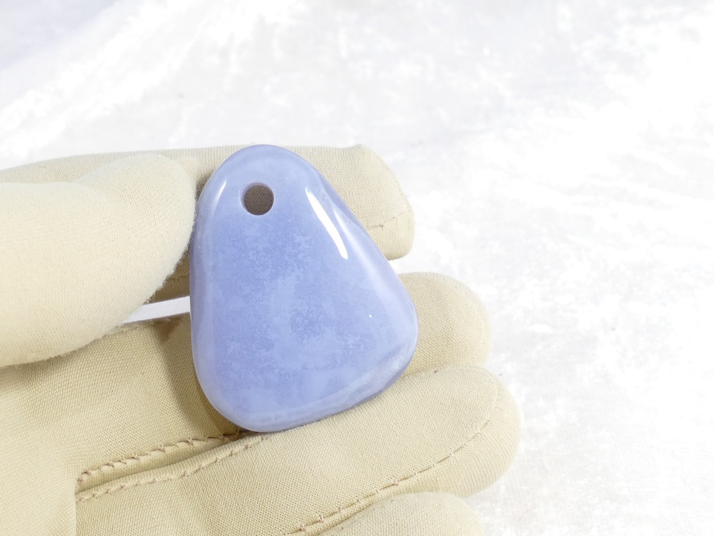 pendentif calcédoine bleue roulé naturelle