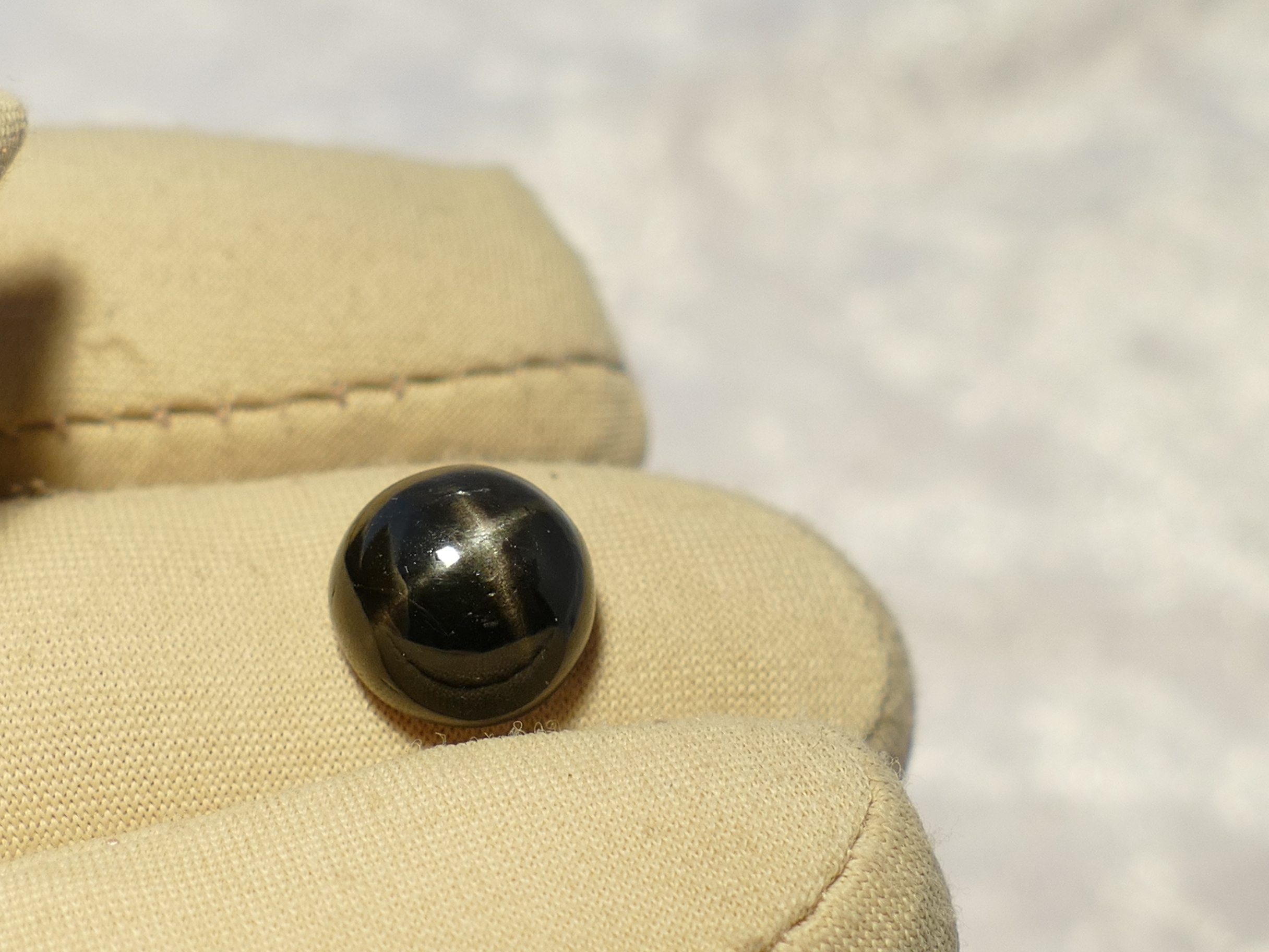 diopside étoilé naturelle cabochon ovale
