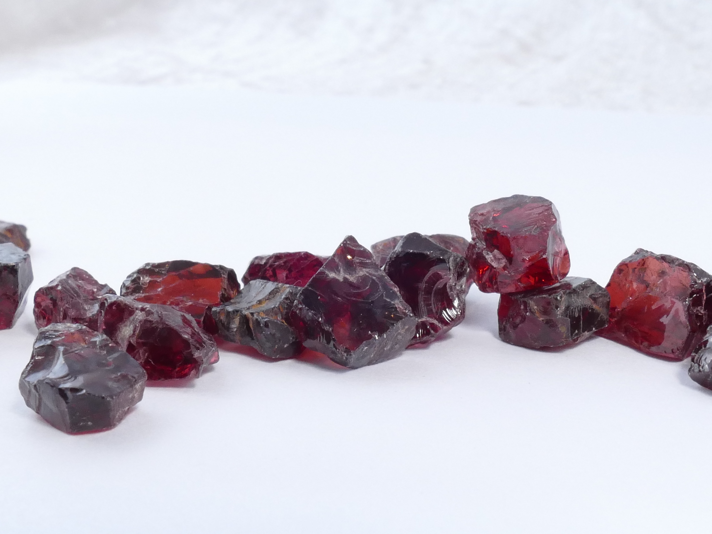 Grenat rouge intense naturel du Mozambique