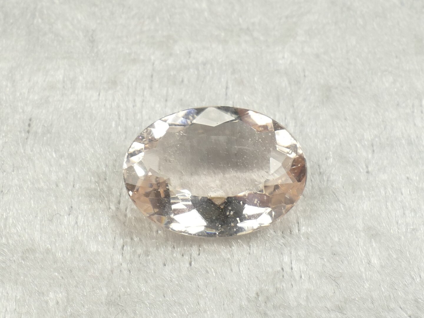 Morganite Rose Saumon Pâle - Cabochon Ovale 4.01 Carats - Neuf Sans Emballage (Brésil)