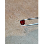 Intense natural red garnet 2.49ct cut in heart Grenat rouge naturel taillé en coeur