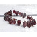 Perle de grenat rouge violet brut naturel