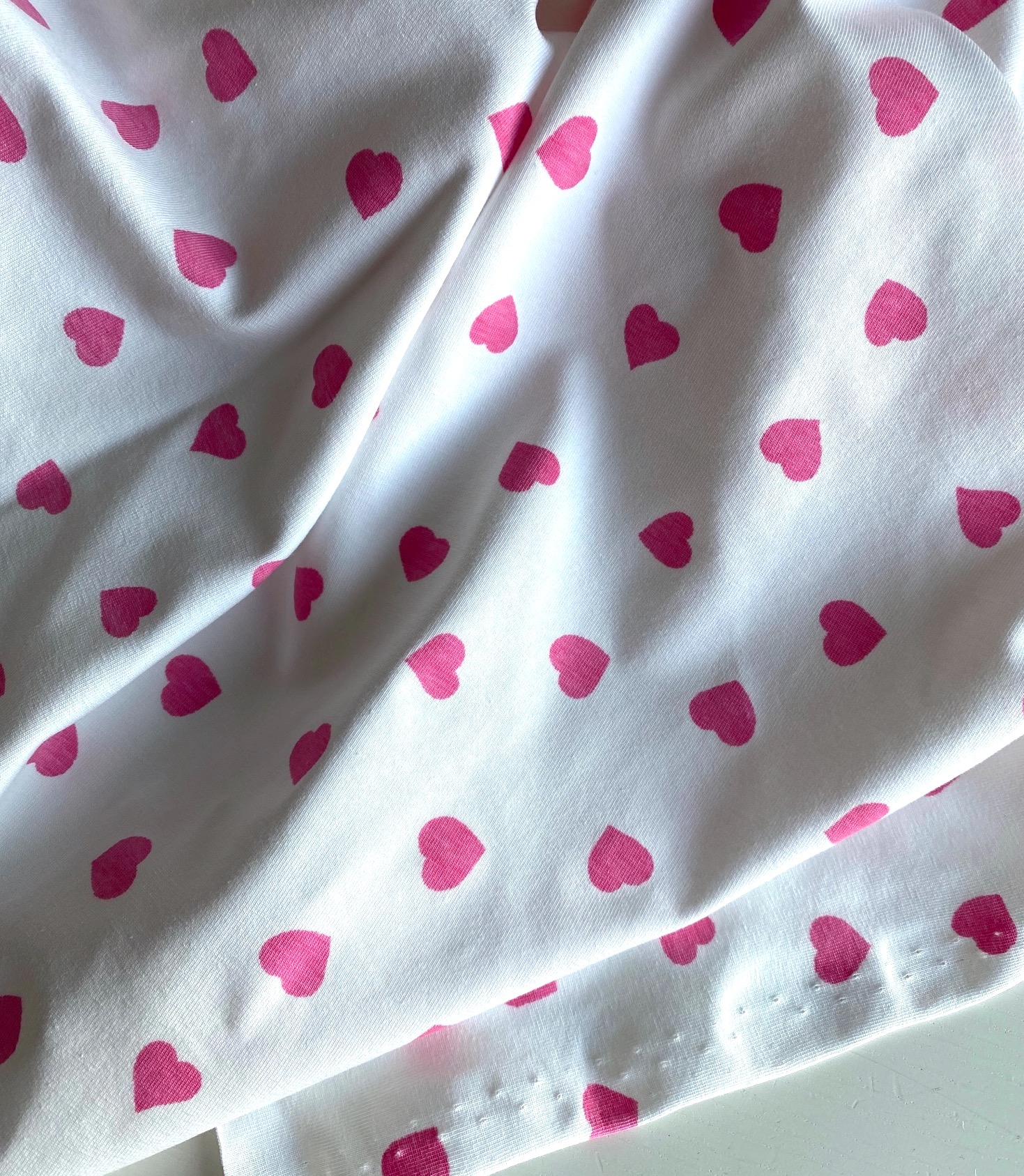 Jersey 96% coton 4% spandex blanc coeur-coeur colors rose 20 x 150 cm