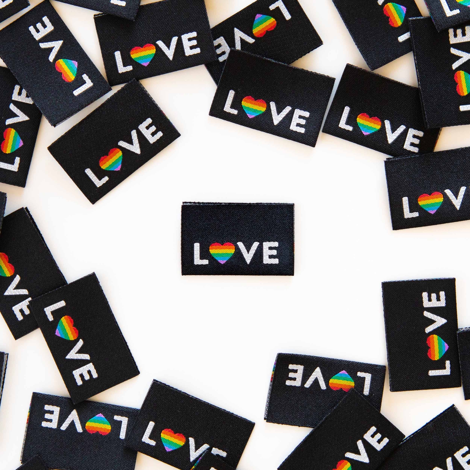 Lot de 8 étiquettes tissées - Love (Rainbow)