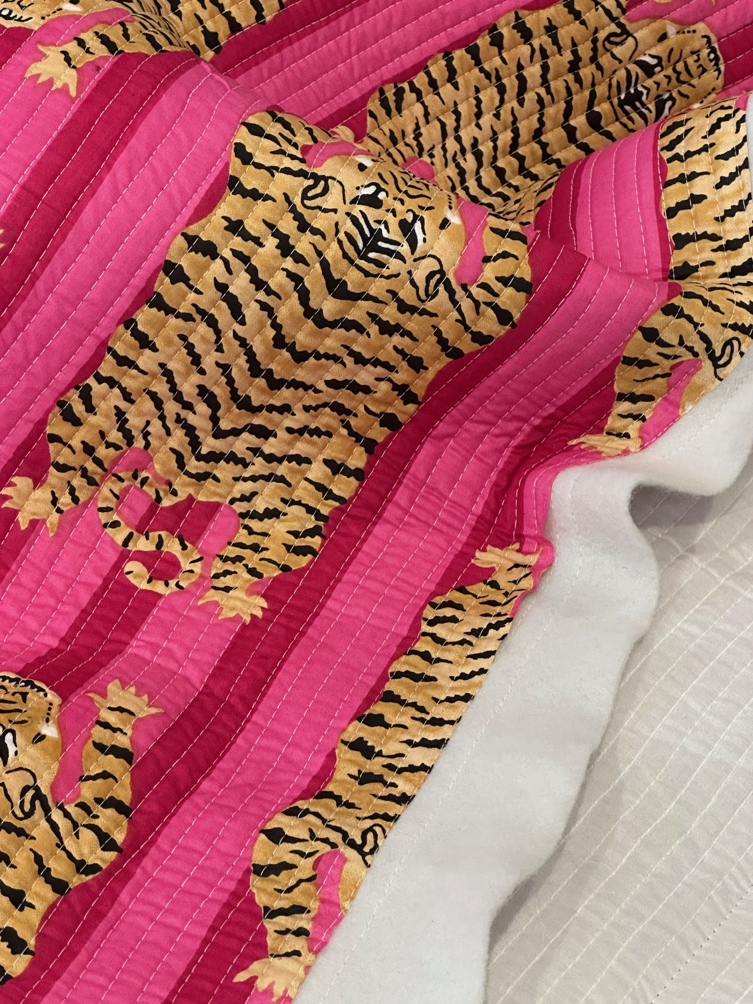 Sac fourre-tout matelassé à imprimé tigre fait main : sac cabas en coton à fleurs rose - Canada