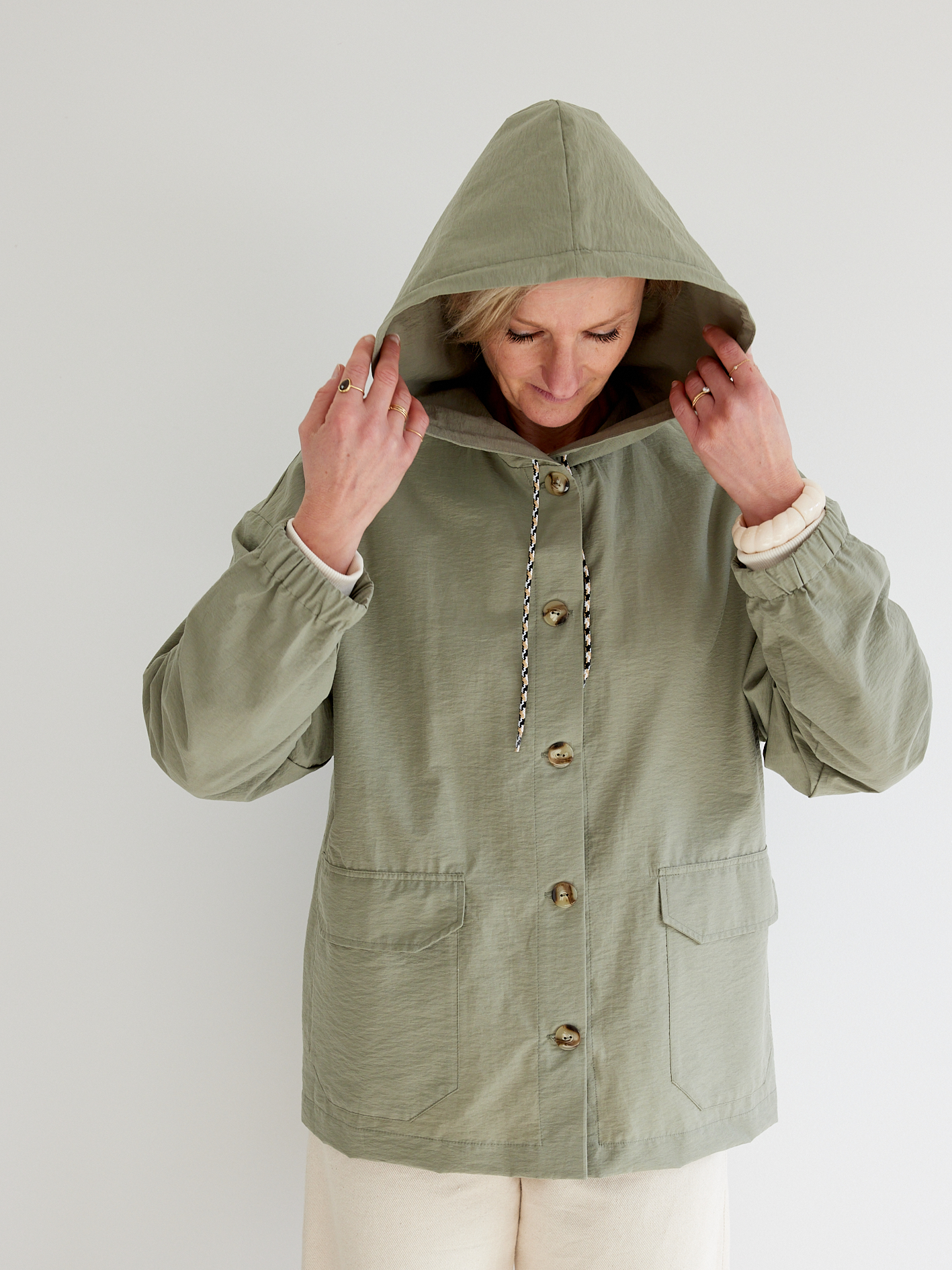 parka-escapade-toile-parachute-vert-sauge-maison-essentielle-2