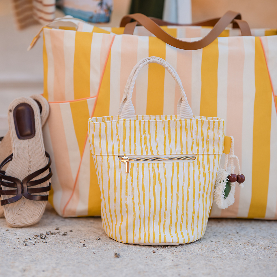 See-You-at-Six-Wiggly-Verticals-Yellow-M-Cotton-Canvas-Papyrus-Cräme-107s