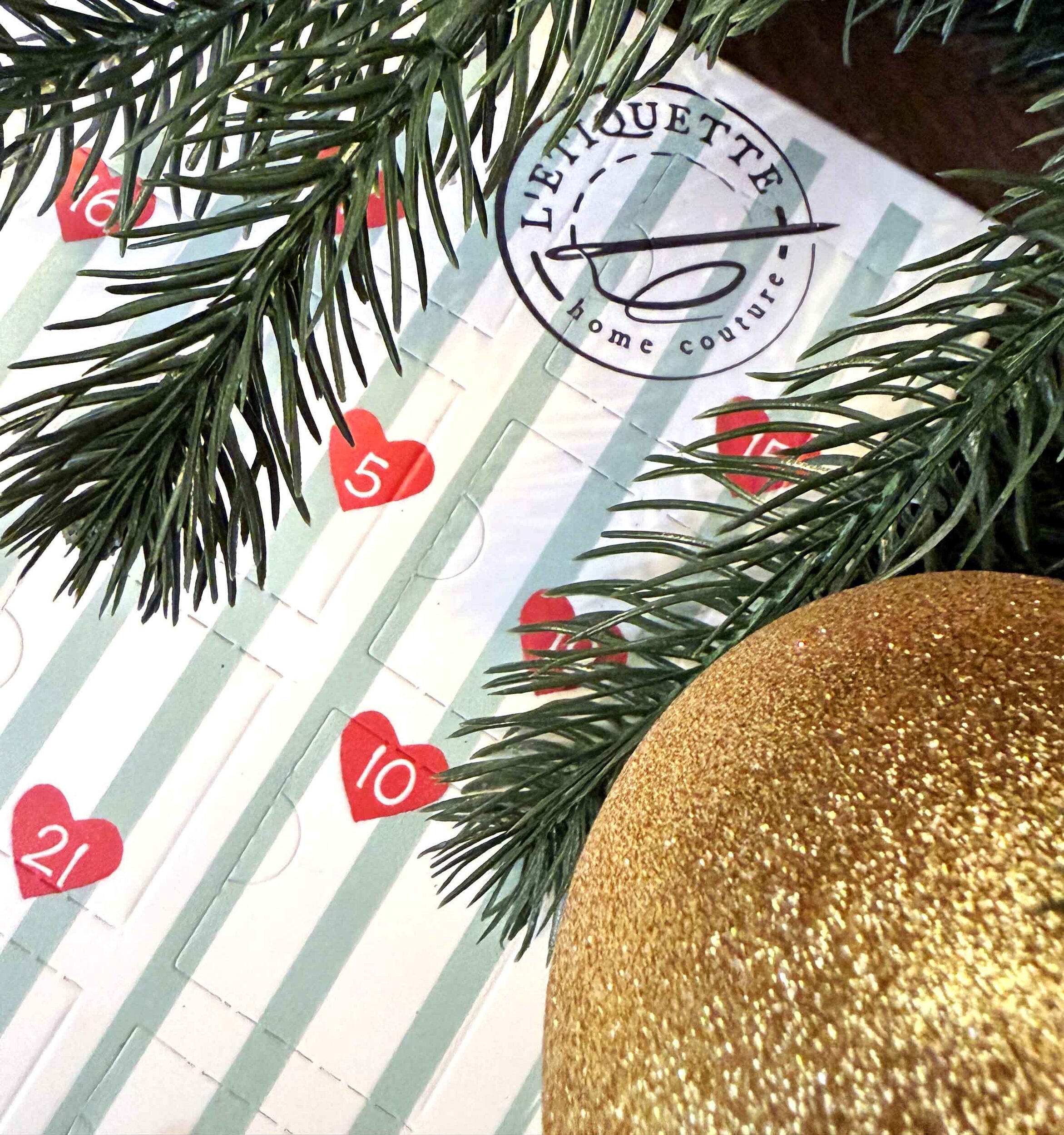 letiquette-home-couture-calendrier-avent-2026-zoom-avec-logo-1