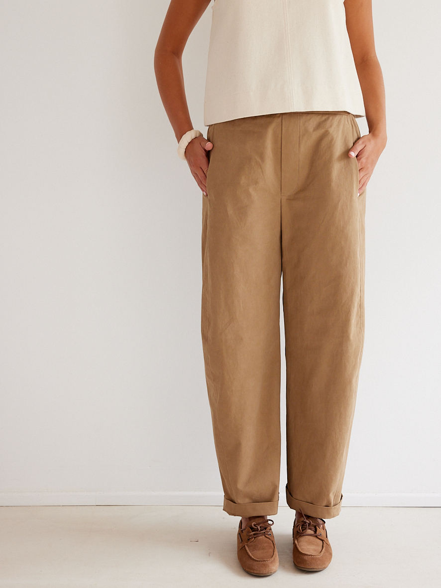 pantalon-barell-beige-et-top-simone-ecru-maison-essentielle-P