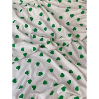 Jersey bambou coloris blanc cassé imprimé coeur-coeur vert 20 x 150 cm