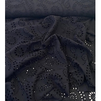 Broderie anglaise très ajourée volutes coloris noir 20 x 130 cm