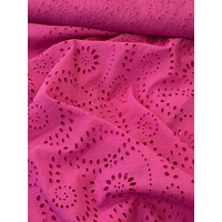Broderie anglaise très ajourée volutes coloris rose 20 x 130 cm