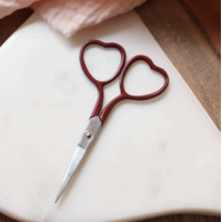 Ciseaux de broderie coeur coloris bordeaux