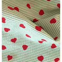 COUPON de Tissu seersucker coloris vert coeur coeur rouge 42 x 140 cm